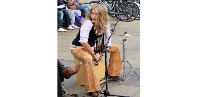cajon-musician